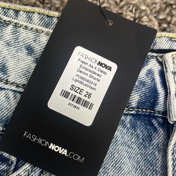 Fashion Nova jean shorts - Picture 2 of 3